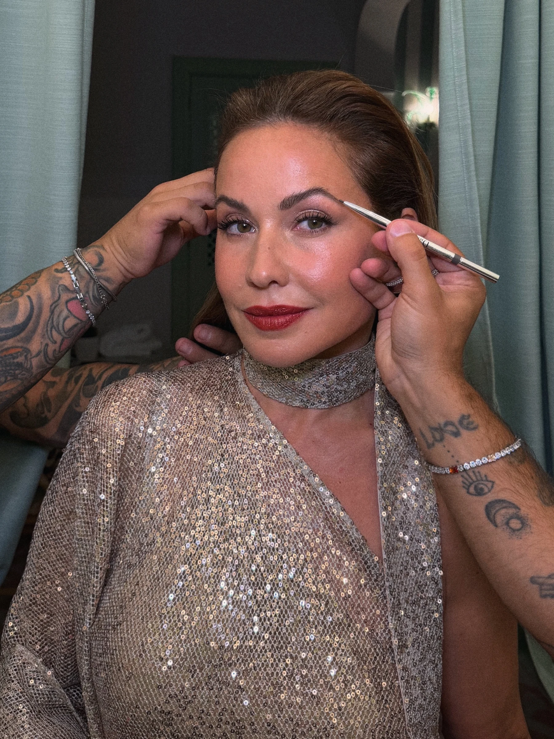Preparazione del makeup occhi di Raya Abirached a Venezia